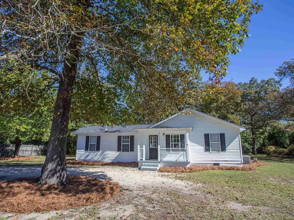 1518 Woodlawn Dr, Camden, SC 29020