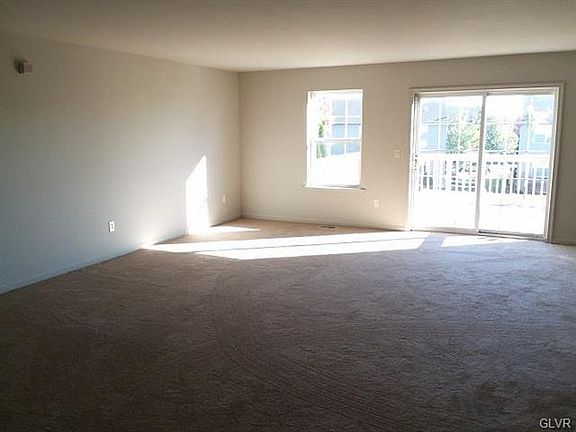 4th image of 2440 Jeannette Ln
