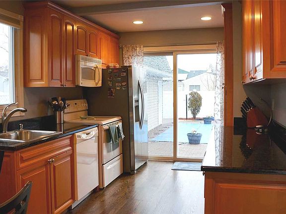 5th image of 827 Keith Ln