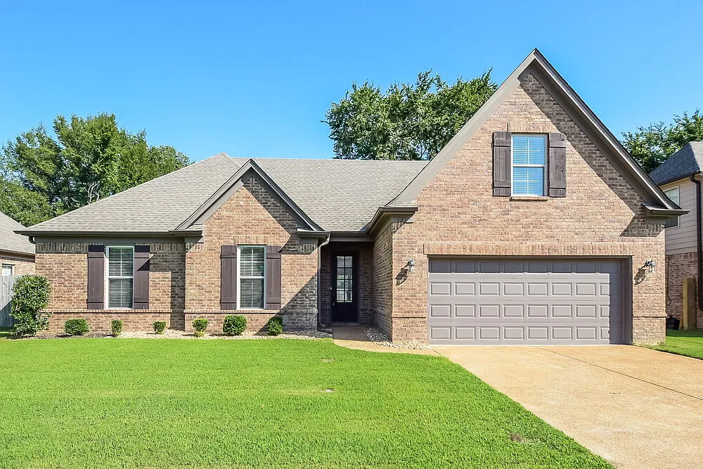 4 bed, 2.0 bath, 2000 sqft, $2,150 — Photo 1