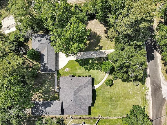 3rd image of 1302 Spring Creek Dr