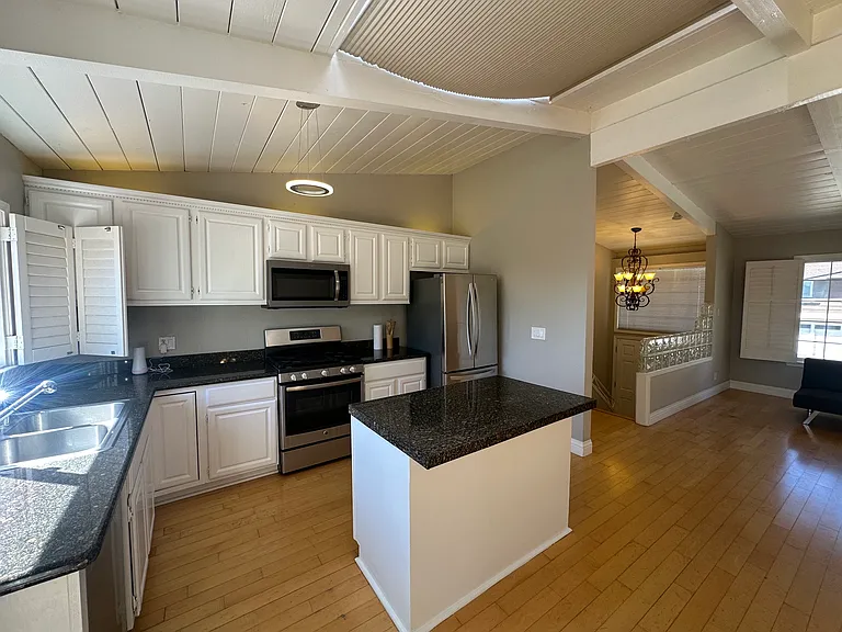 2350 Rosewood Dr — Photo 9