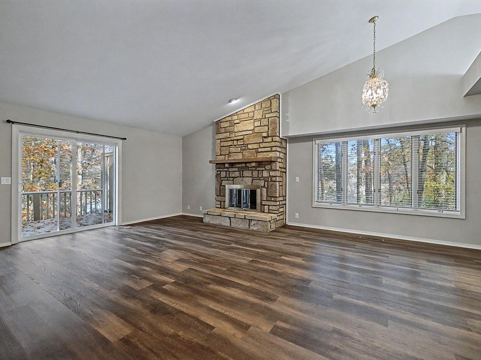1st image of 11 Emanuel Ln
