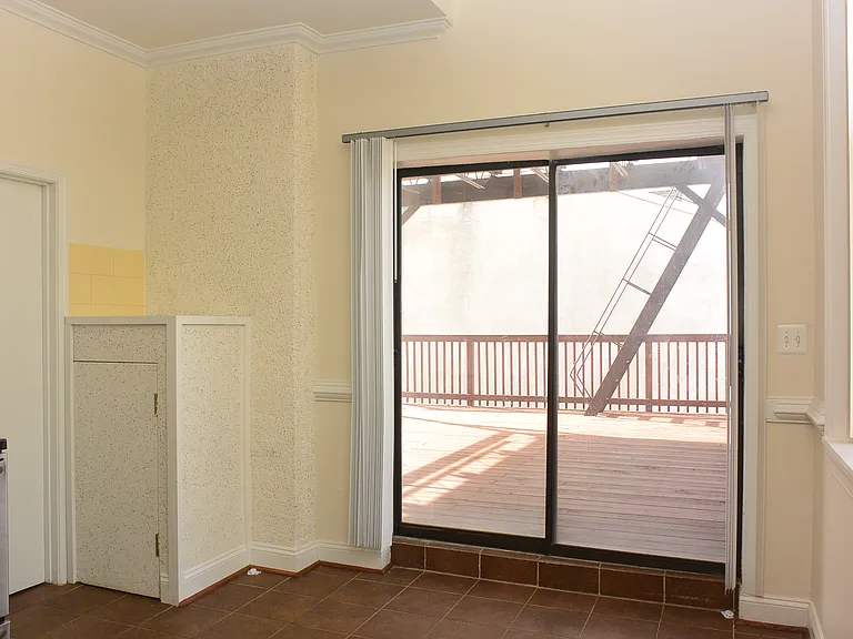 916 Light St #A — Photo 8