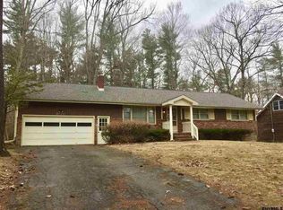 806 Trottingham Dr, Niskayuna, NY 12309