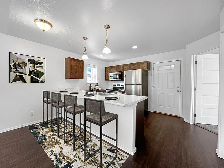 2233 South Ave W #202 — Photo 3