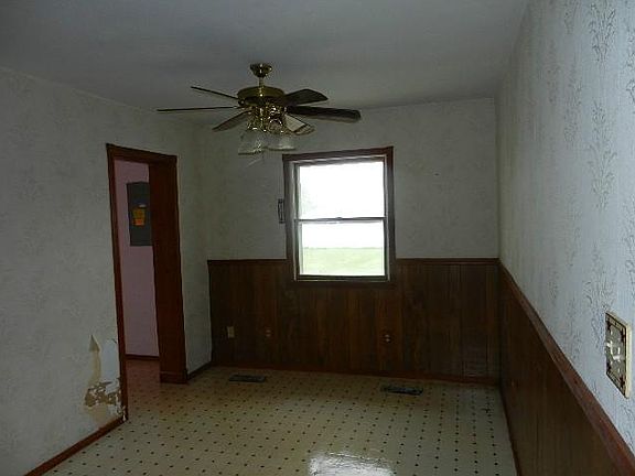 5th image of 110 N Main St