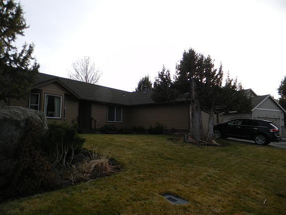 3rd image of 3576 SW Hillcrest Dr