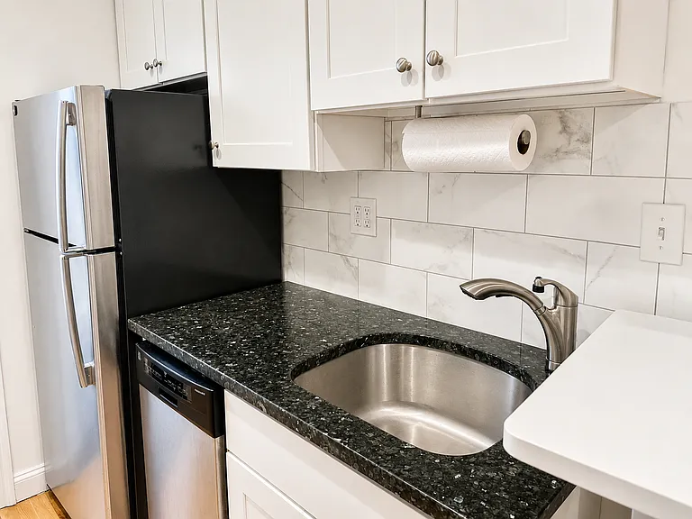 90 W Cedar St #1M — Photo 6