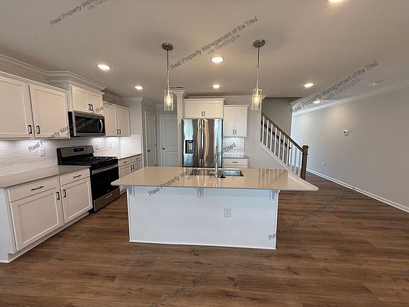 3rd image of 702 Dusk Vista Way
