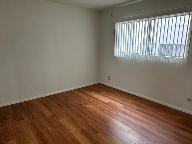 1009 N Hayworth Ave #4 — Photo 17