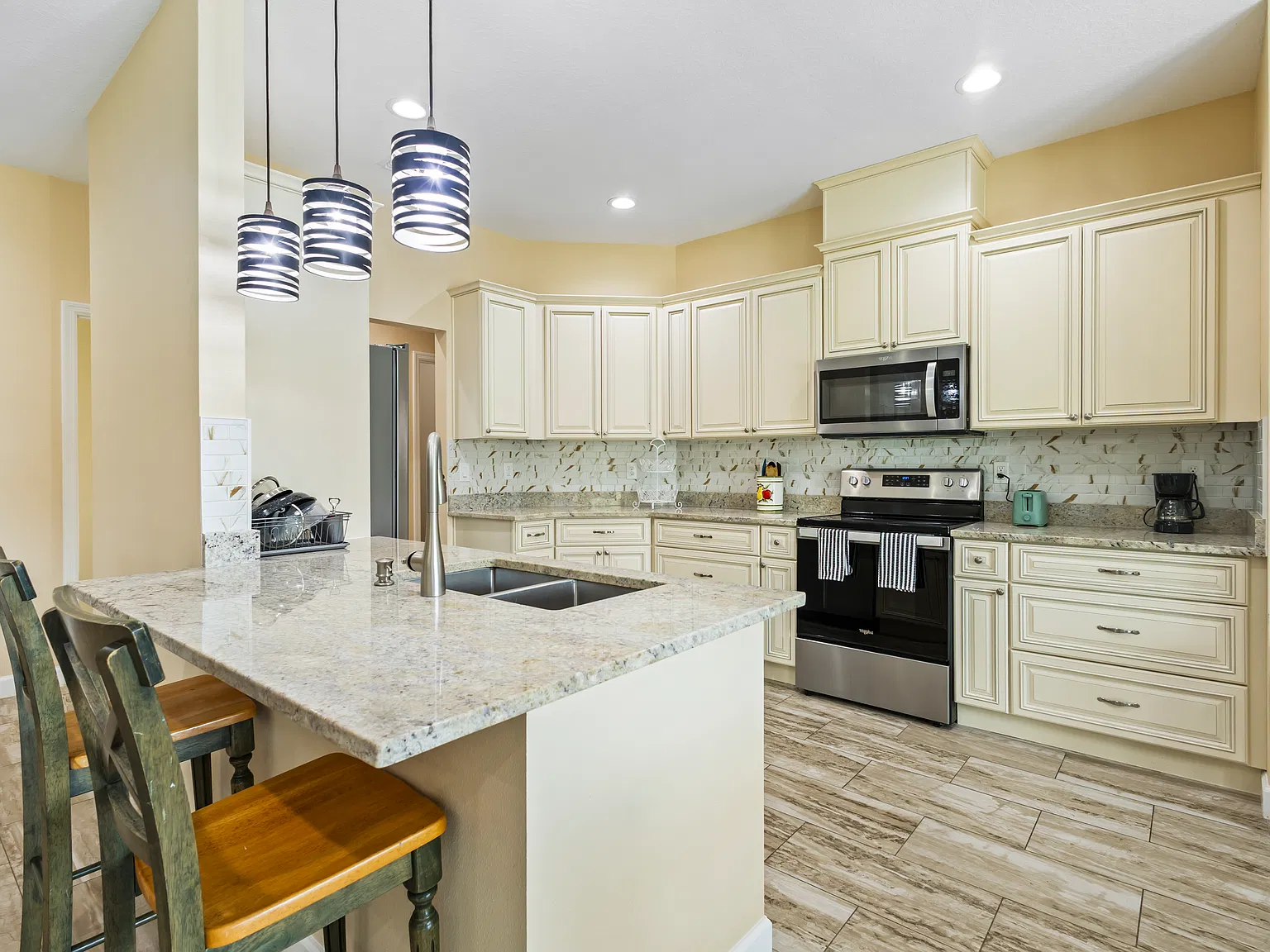 4 bed, 1840 sqft, $725 — Photo 3