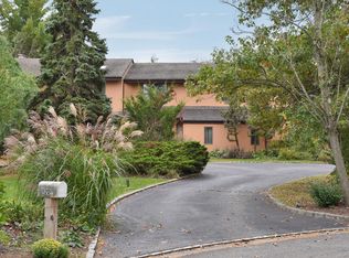 20 Carriage Ct, Muttontown, NY 11791