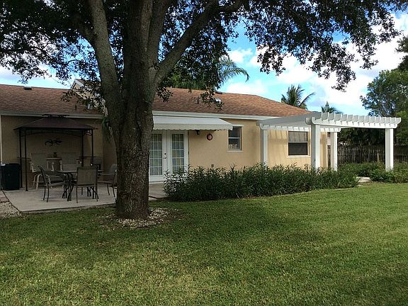 2nd image of 4990 Collesium Dr