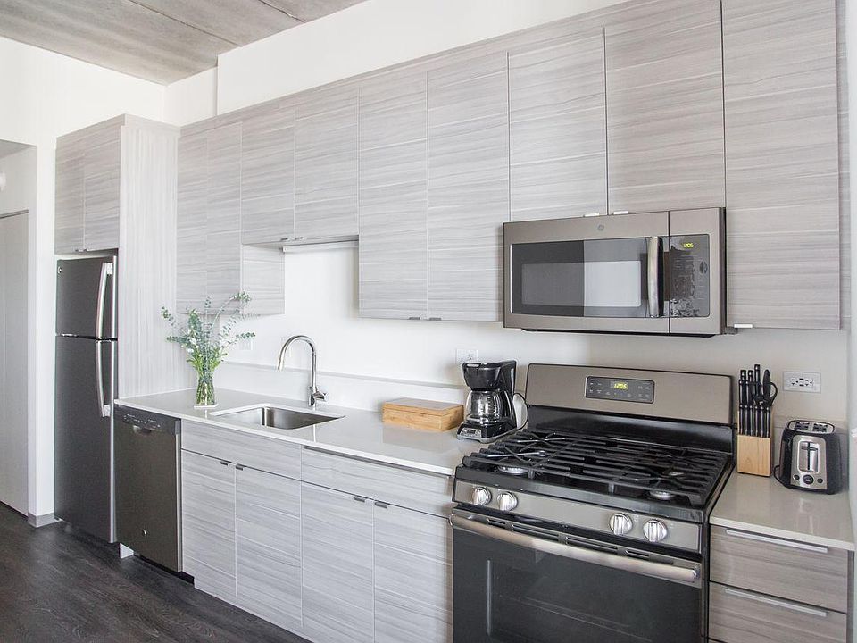 1st image of 1912 N Milwaukee Ave #201