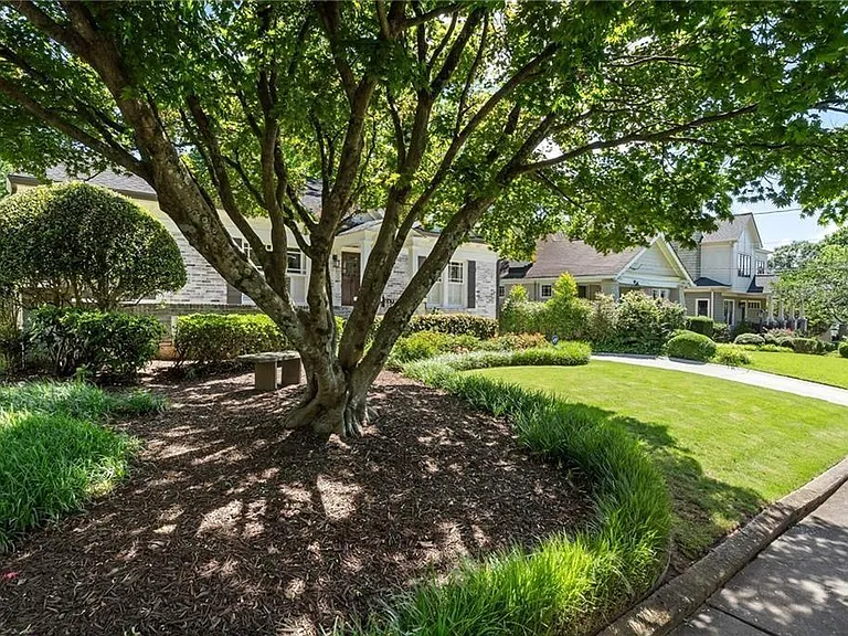 663 Yorkshire Rd NE — Photo 82