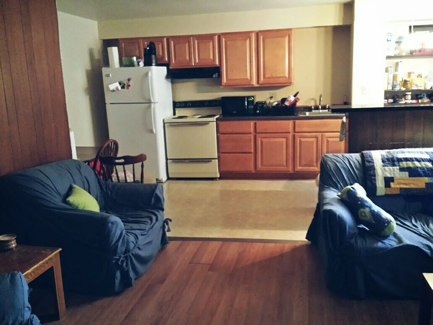 Amazing Fully Furnished 2 bedroom with free heat and hot water — Photo 3