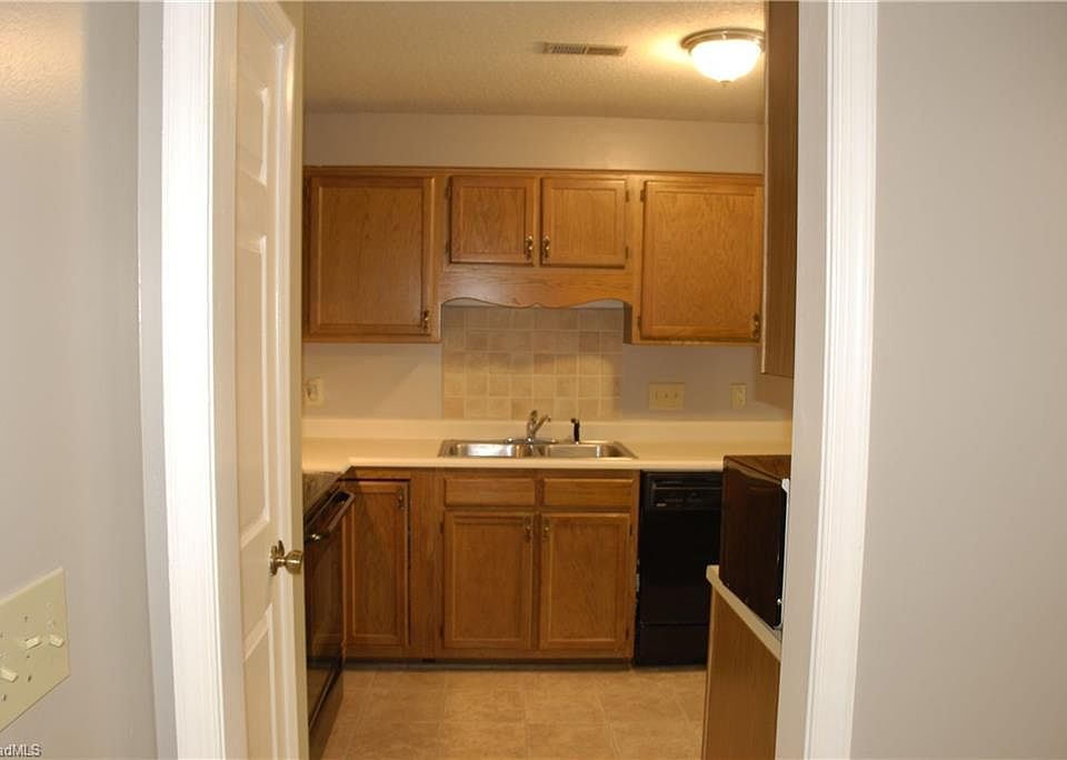 2nd image of 721 Shelby Dr APT A
