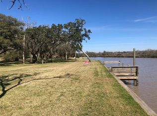 677 Riverside Dr, Palacios, TX 77465