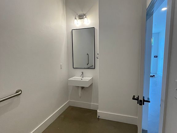 4th image of 1707 Wheeler St #2