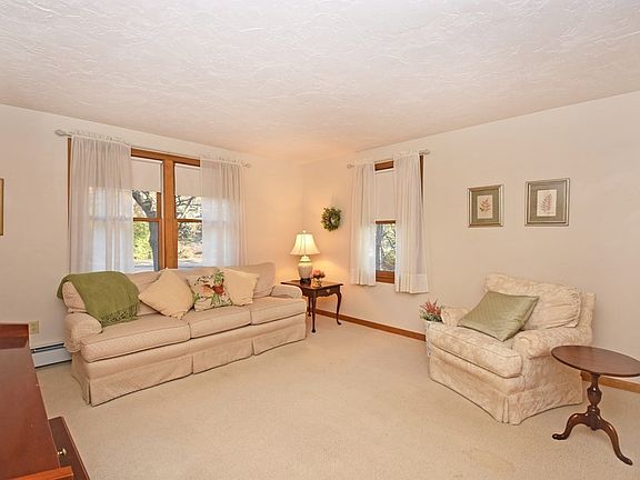 3rd image of 66 Longfellow Rd