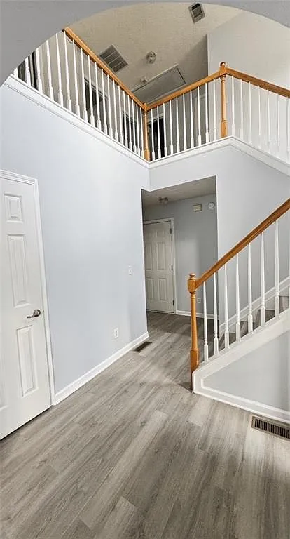 4 bed, 2.5 bath, 2530 sqft, $3,200 — Photo 4