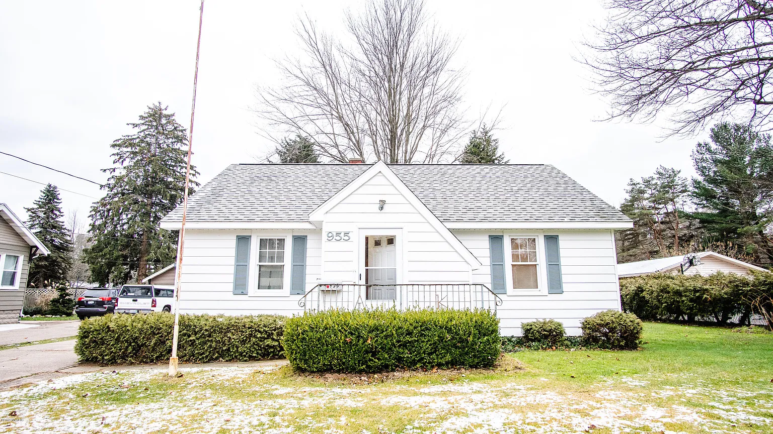 955 Hendrick Rd photo 1