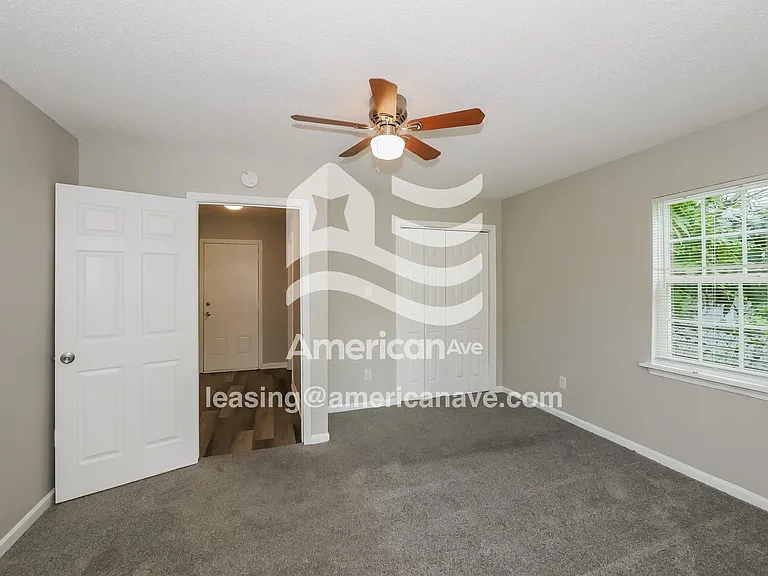 1414434_008_wm_-_main_bedroom_12917124.jpg