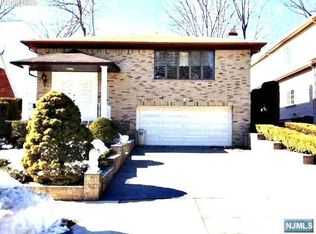 1343 Selden Pl, Fort Lee, NJ 07024