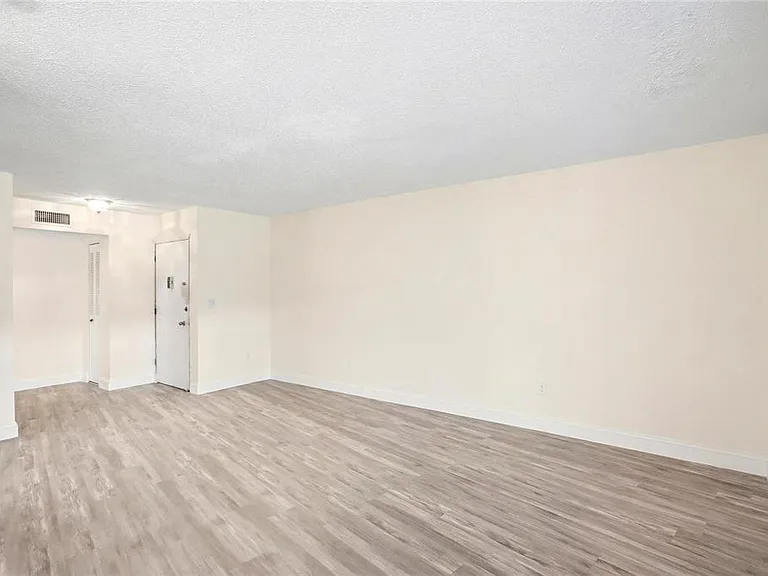 22333 Edgewater Dr #C2 — Photo 5