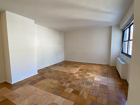 5th image of 300 W 55th St APT 9W