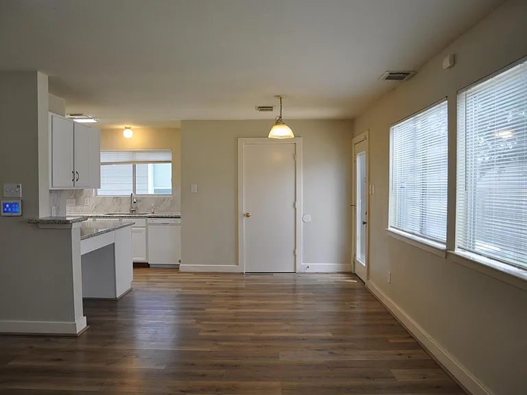 20734 Settlers Lake Cir N — Photo 8