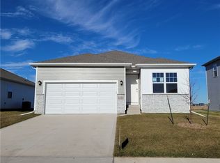 1121 35th St SW, Altoona, IA 50009