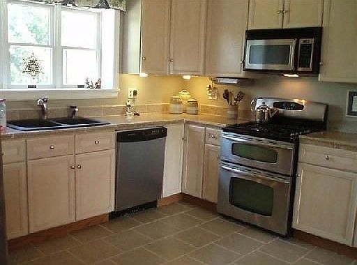 3rd image of 9810 York Woods Dr