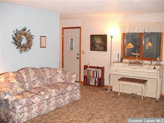 4th image of 24819 Washington Dr