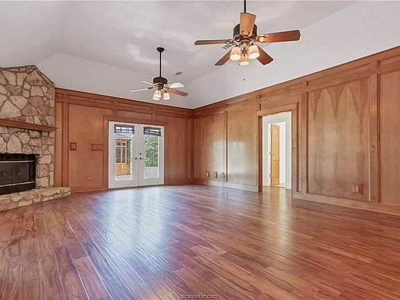 4th image of 960 N Leona Blvd