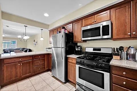 330 Crystal Ave #19 — Photo 4