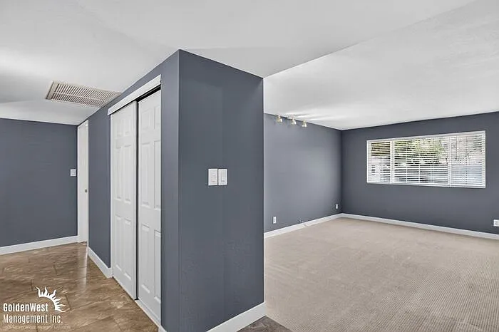 2615 W Straford Dr — Photo 3