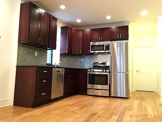 Rented by aptsandlofts.com | media 2