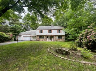 71 Beacon Hill Dr, West Hartford, CT 06117