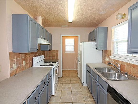 5th image of 8 Burnett Cir