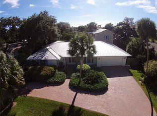 506 Honeysuckle Ln, Vero Beach, FL 32963