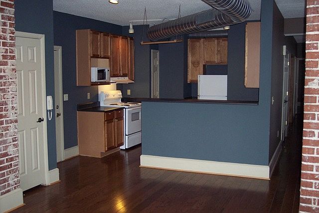Kitchen with breakfast bar