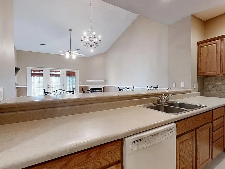 3832 Thornhill Cir — Photo 2