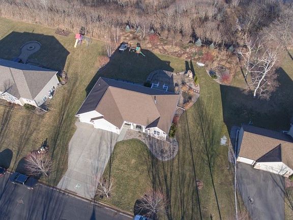 4th image of 209 Aspen Grove Ln
