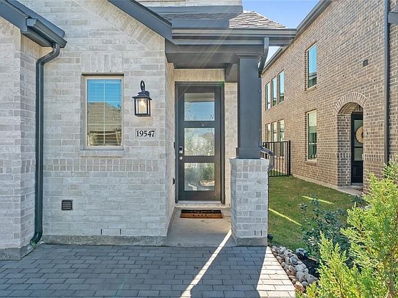 3rd image of 19547 Shady Hike Ln