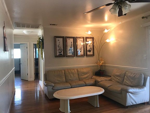 4th image of 2689 Burlingame Way