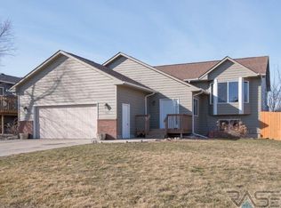 701 S 6th Ave, Brandon, SD 57005