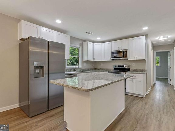 4th image of 4543 Clare Ln