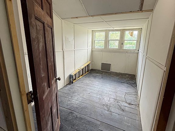 4th image of 602 E Decatur St